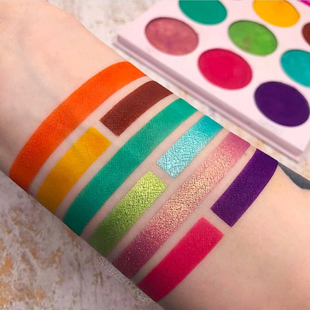 Assorted Makeup - Picture 11 of 11